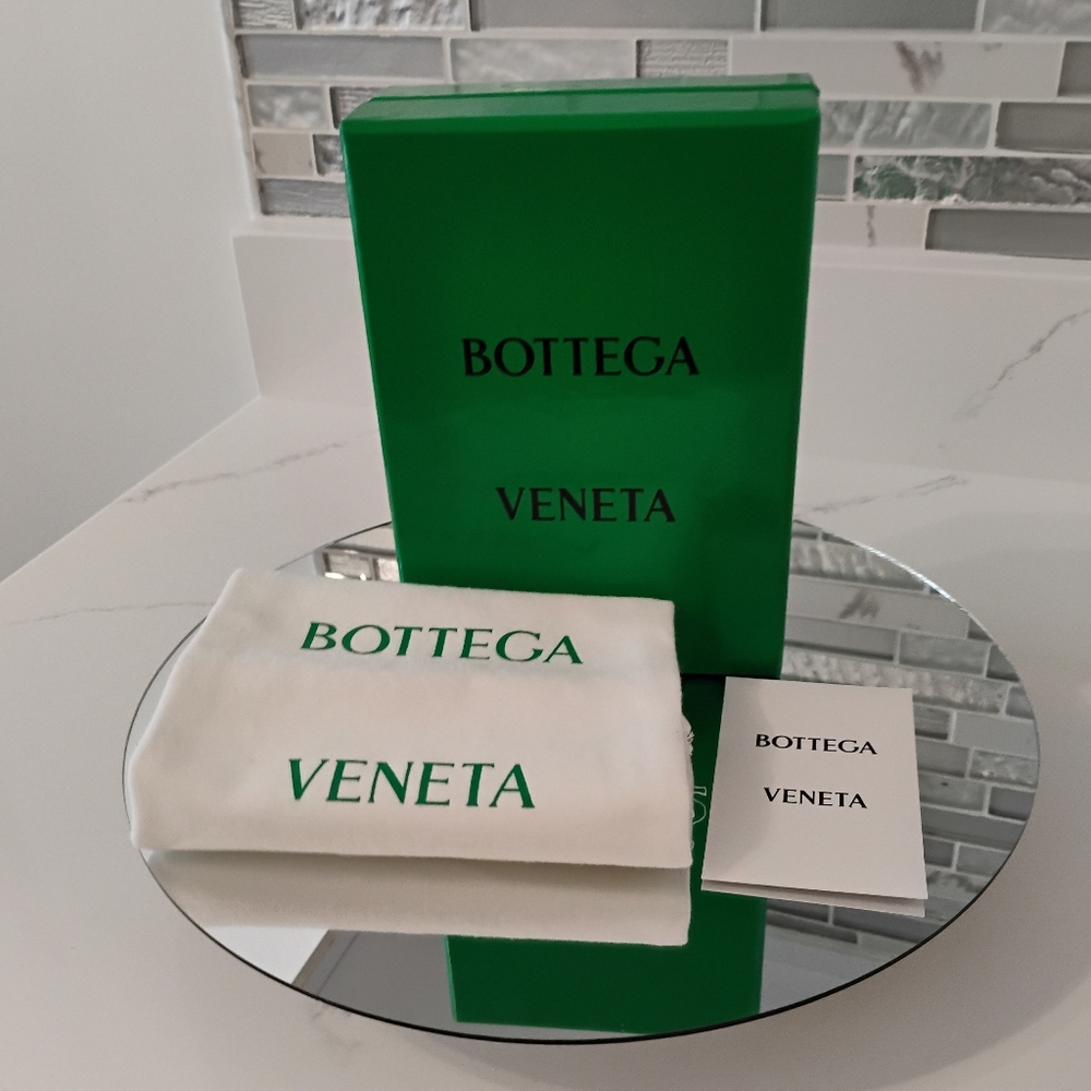 Bottega Veneta Gift Box & White Dust Bag